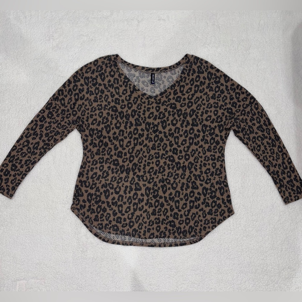 Leopard Print Waffle V-Neck Long Sleeve Top